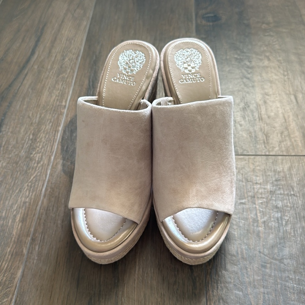 NWT Vince Camuto suede wedge sandals size 9✨ - Picture 4 of 9